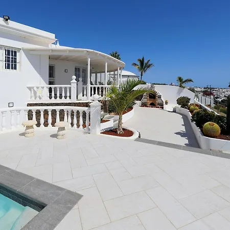 Luxury Puerto Del Carmen - 4 Bedrooms - La Perla Modern Furnishings Stunning Sea Views * Tias