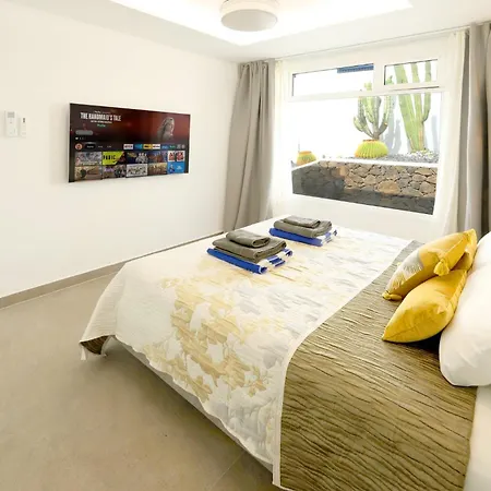 Luxury Puerto Del Carmen - 4 Bedrooms - La Perla Modern Furnishings Stunning Sea Views Villa