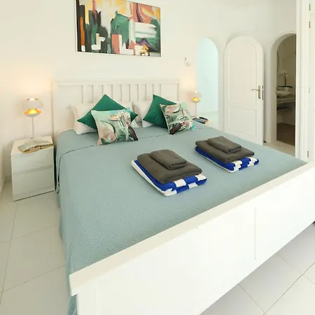 Luxury Puerto Del Carmen - 4 Bedrooms - La Perla Modern Furnishings Stunning Sea Views *
