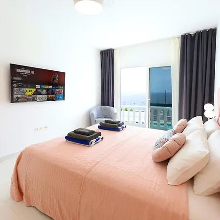Villa Luxury Puerto Del Carmen - 4 Bedrooms - La Perla Modern Furnishings Stunning Sea Views