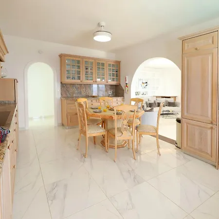 Villa Luxury Puerto Del Carmen - 4 Bedrooms - La Perla Modern Furnishings Stunning Sea Views Tias