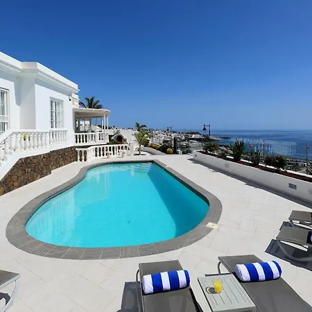 Luxury Puerto Del Carmen 4 Bedrooms La Perla Modern Furnishings Stunning Sea Views *