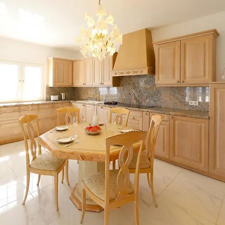 Luxury Puerto Del Carmen 4 Bedrooms La Perla Modern Furnishings Stunning Sea Views * Tias