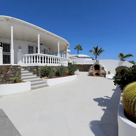 Luxury Puerto Del Carmen 4 Bedrooms La Perla Modern Furnishings Stunning Sea Views Tias