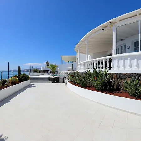 Luxury Puerto Del Carmen 4 Bedrooms La Perla Modern Furnishings Stunning Sea Views Villa *