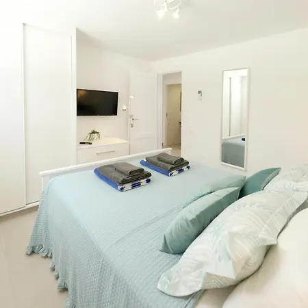 Luxury Puerto Del Carmen 4 Bedrooms La Perla Modern Furnishings Stunning Sea Views * Tias