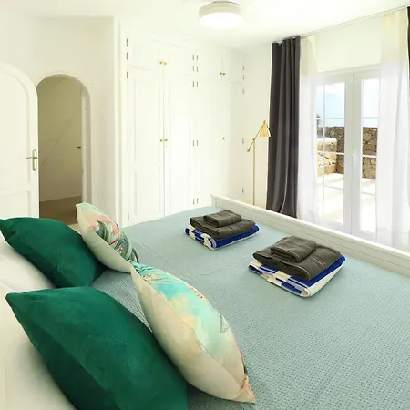 Luxury Puerto Del Carmen 4 Bedrooms La Perla Modern Furnishings Stunning Sea Views Villa *