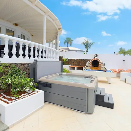 Luxury Puerto Del Carmen 4 Bedrooms La Perla Modern Furnishings Stunning Sea Views Tias