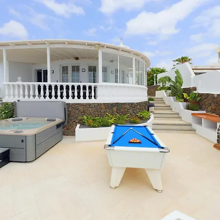 Villa Luxury Puerto Del Carmen 4 Bedrooms La Perla Modern Furnishings Stunning Sea Views *